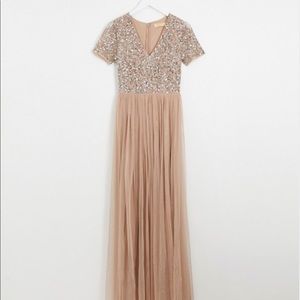 Maya v neck maxi tulle dress w/delicate sequins.